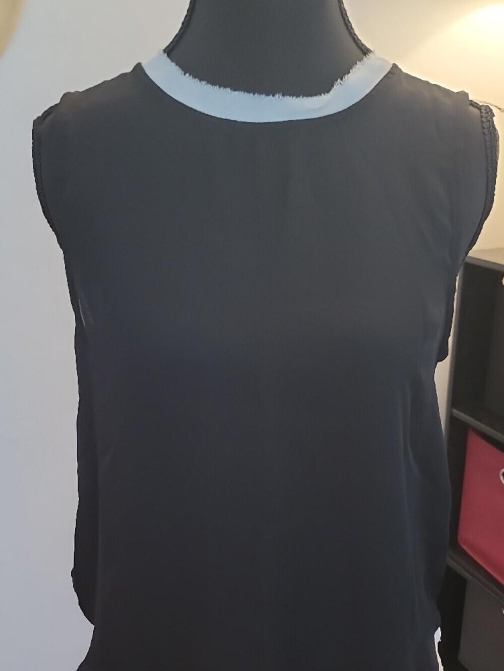 Who What Wear Sleeveless Black Camisole with White Contrast Trim NWT Size Xsmall - Picture 6 of 12